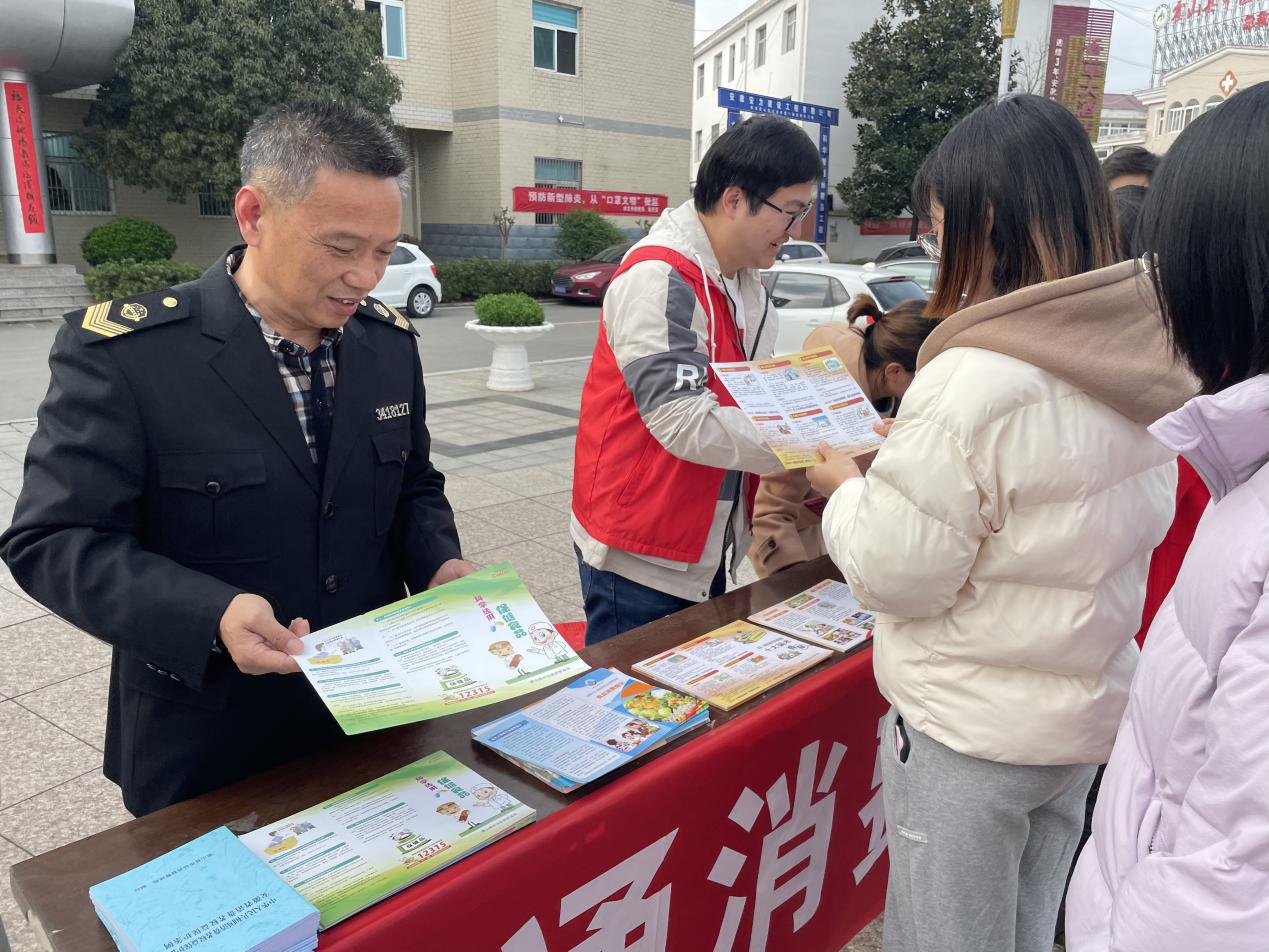 守护消费权益，共筑诚信环境——单龙寺镇开展3·15国际消费者权益日主题系列活动